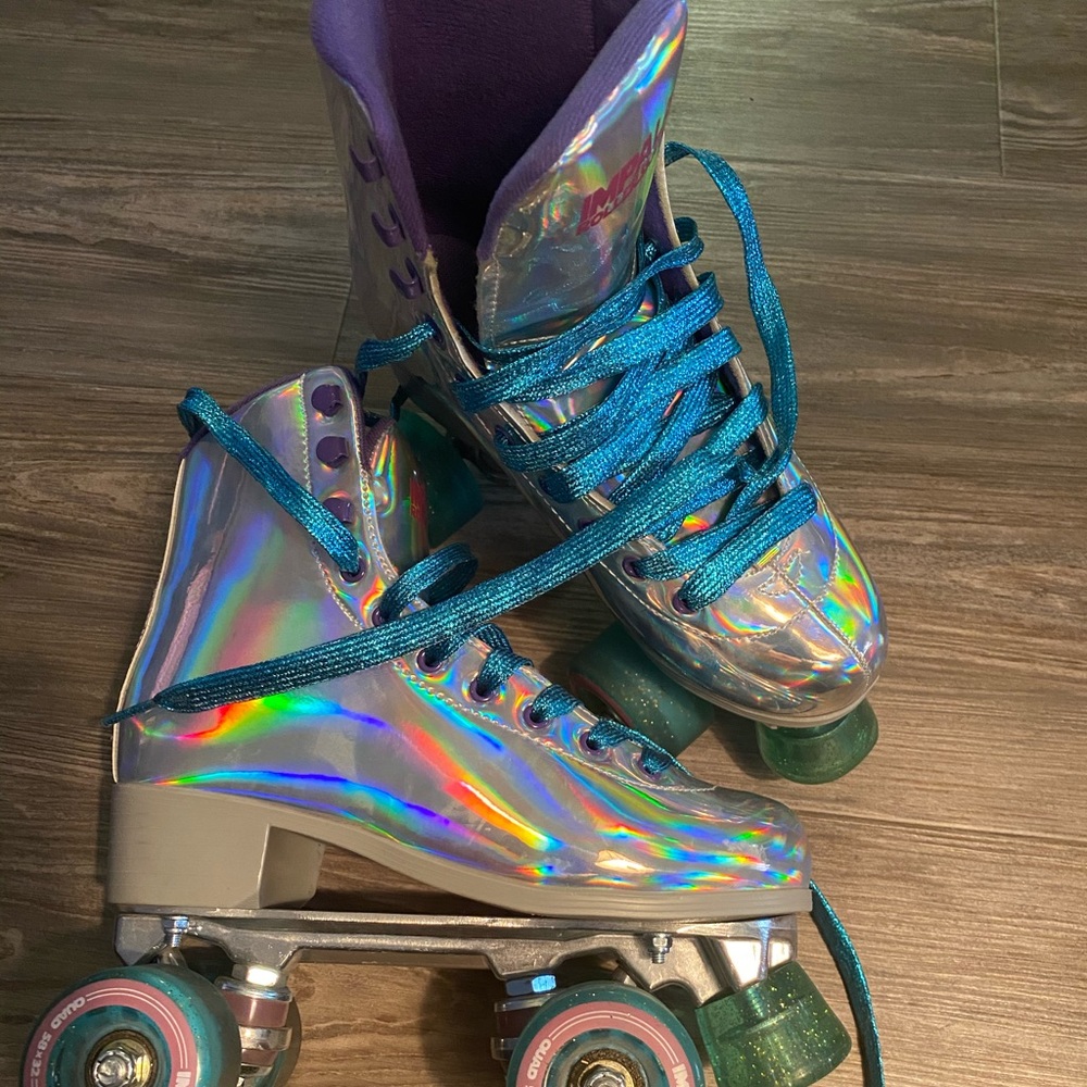Holographic roller skates 😝😍